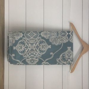 Pottery Barn Queen Alana Medallion Duvet Cover.